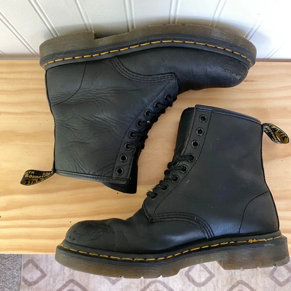 Dr Martens 1460 8-Eye Black Leather Combat Boots Size M8 W9 Work Safety AirWair